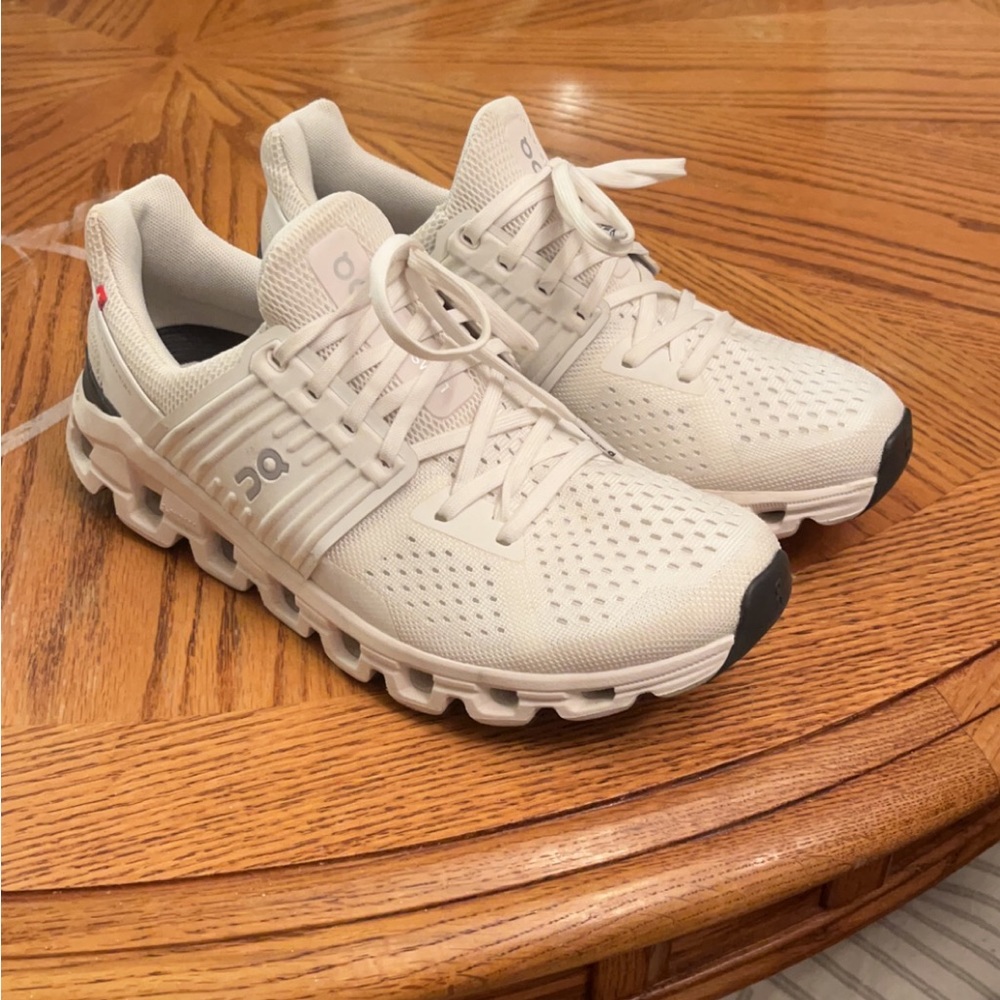 Women’s On Cloudswift Sneaker in All White Size 8